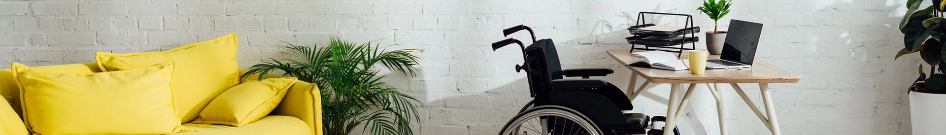 Wózek inwalidzki w salonie